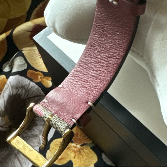 🌺🌸GUCCI BLOOMS TIMELESS WATCH🌸🌺 - Picture 7 of 12